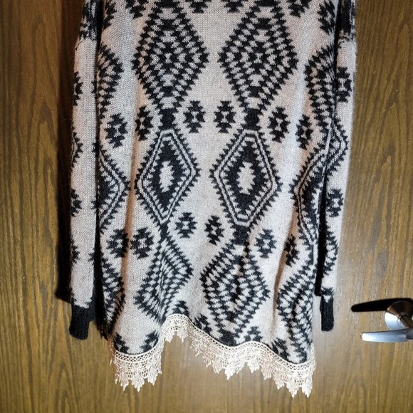 BKE Boho Chic Black and White Whip Stitched Lace Trim Geometric Cardigan Small - Picture 11 of 14